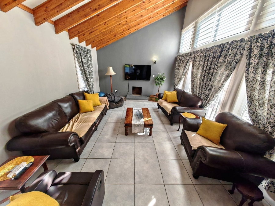 5 Bedroom Property for Sale in Heuwelsig Free State